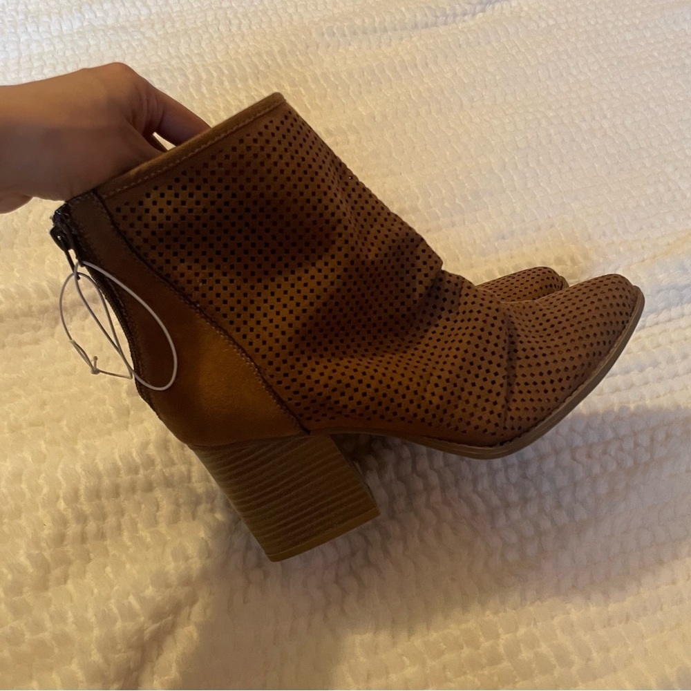 KAARI Blue | Frankie Block Heel Boots | Slouchy Western Ankle Boots | NWOB - Picture 6 of 14